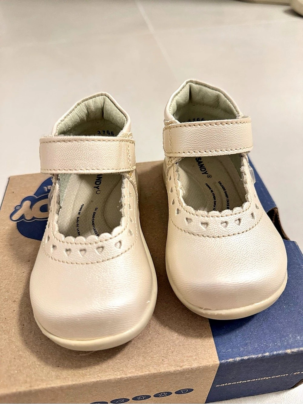 Sandy Palomitas Baby Cream Mary Jane Shoes Size 19 - Like New